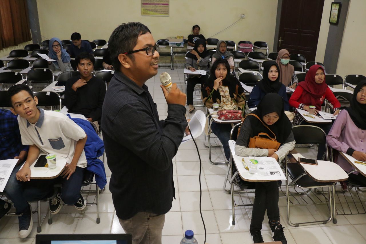 Arief Berikan Materi Jurnalistik Pada Pers Kampus