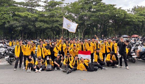 Dari Kampus ke Jalanan: FEB ULM Bergabung dalam Aliansi Masyarakat Kalsel Melawan